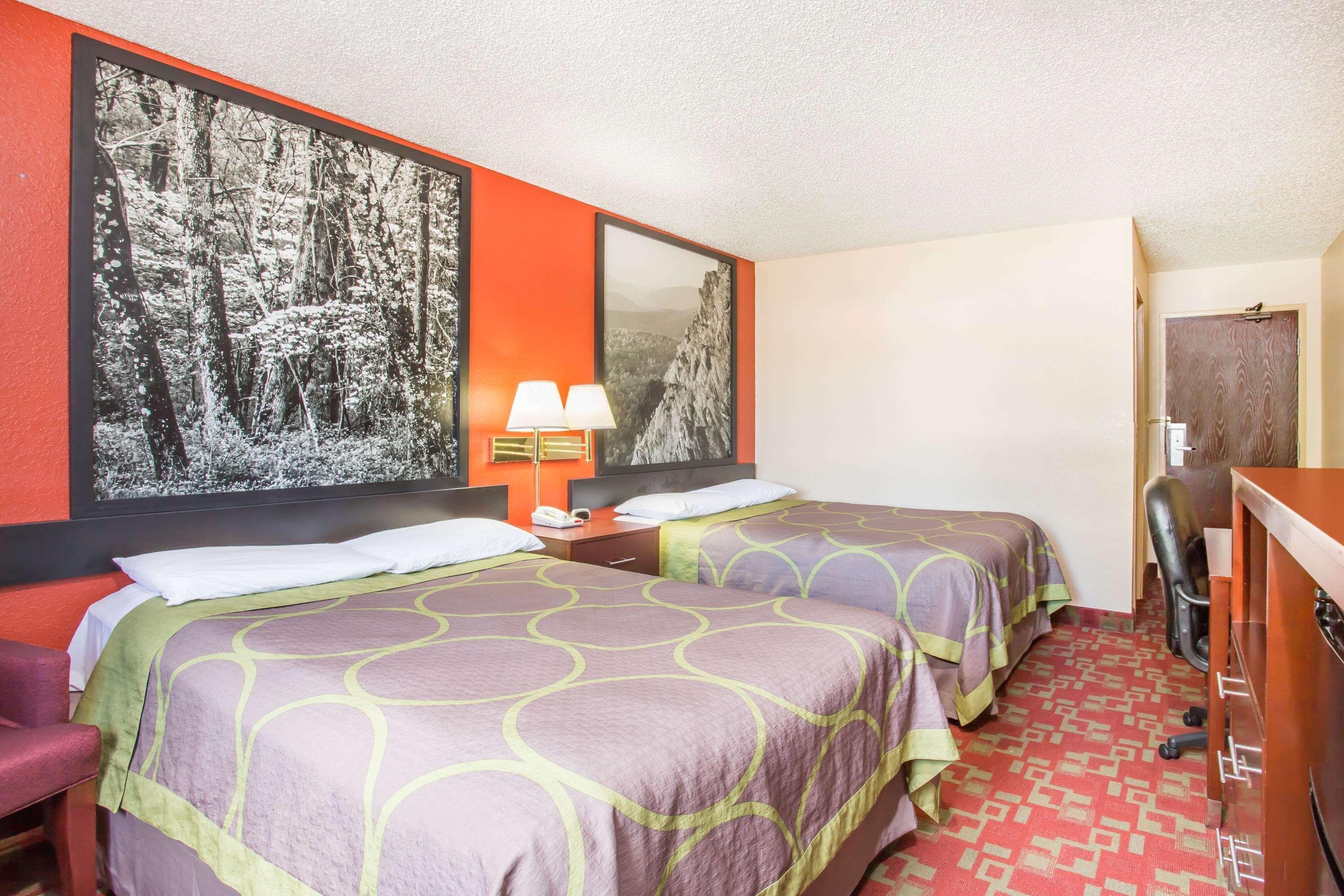 Super 8 By Wyndham Motel