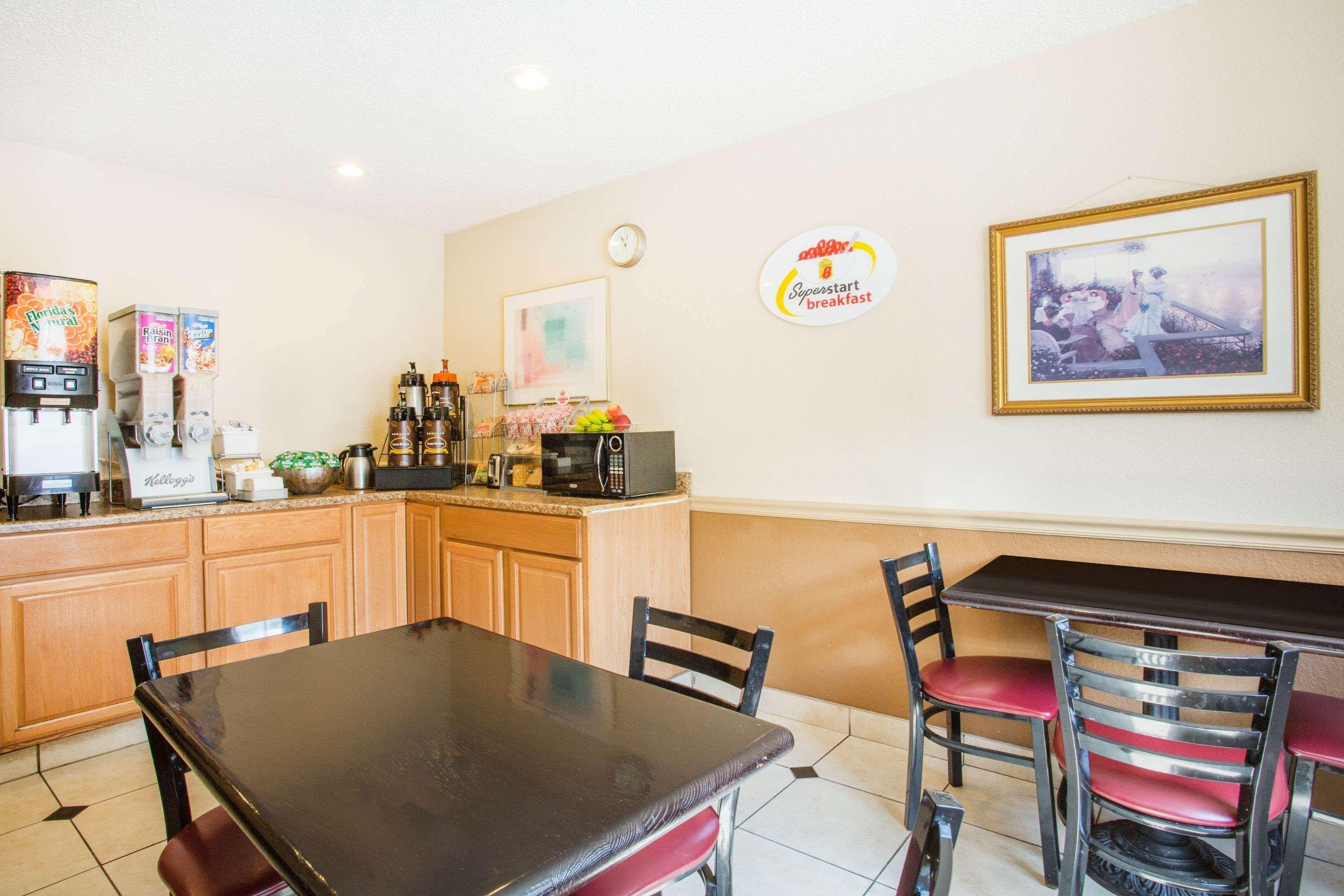 Super 8 By Wyndham 3*