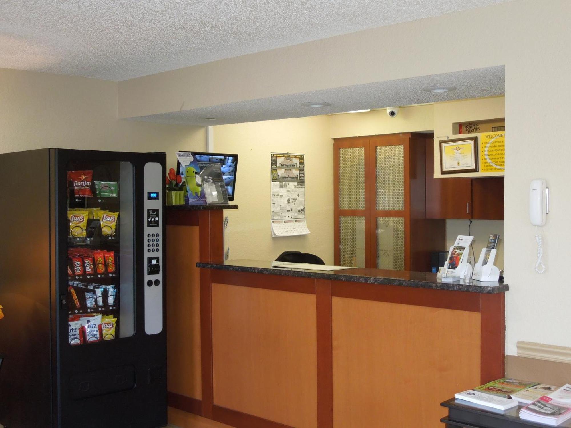 Super 8 By Wyndham Motel